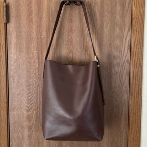 Madewell Essential Bucket Tote in Chocolate Raisin—Like New—13”W x 14”H